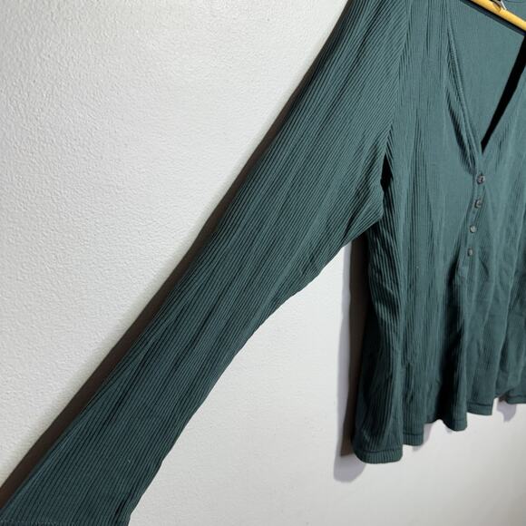 Old Navy Henley Women’s 2X Ribbed Long Sleeve Top Green Button V-Neck Tee Casual - Picture 3 of 6